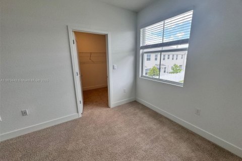 Снять в аренду таунхаус в Пемброк-Пайнс, Флорида 4 спальни, 213.4м2, № 1895432 - фото 20