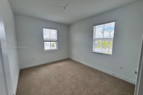 Townhouse in Pembroke Pines, Florida 4 bedrooms, 213.4 sq.m. № 1895432 - photo 11