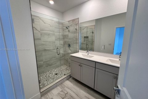 Townhouse in Pembroke Pines, Florida 4 bedrooms, 213.4 sq.m. № 1895432 - photo 17