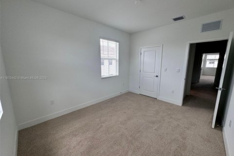 Townhouse in Pembroke Pines, Florida 4 bedrooms, 213.4 sq.m. № 1895432 - photo 12