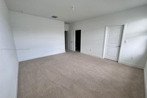 Townhouse in Pembroke Pines, Florida 4 bedrooms, 213.4 sq.m. № 1895432 - photo 16