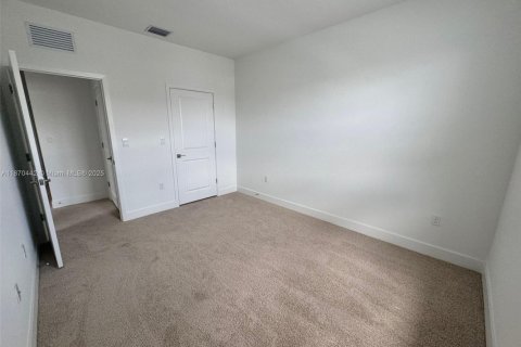 Townhouse in Pembroke Pines, Florida 4 bedrooms, 213.4 sq.m. № 1895432 - photo 10