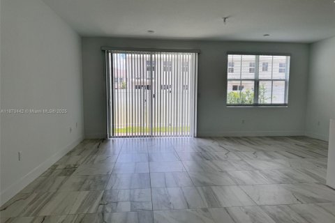 Townhouse in Pembroke Pines, Florida 4 bedrooms, 213.4 sq.m. № 1895432 - photo 2