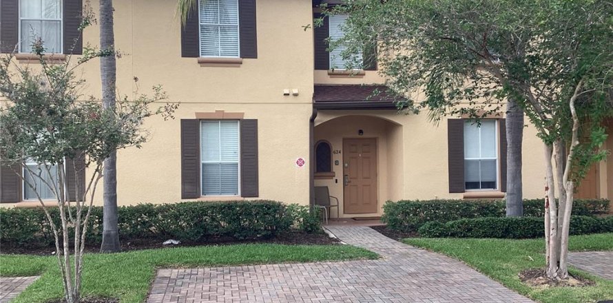 Commercial property in Davenport, Florida 4 bedrooms, 138.61 sq.m. № 2149090