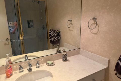 Condo in Bal Harbour, Florida, 3 bedrooms  № 1944941 - photo 24