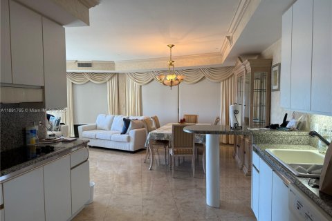 Condo in Bal Harbour, Florida, 3 bedrooms  № 1944941 - photo 7