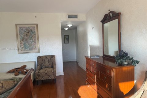 Condo in Bal Harbour, Florida, 3 bedrooms  № 1944941 - photo 14