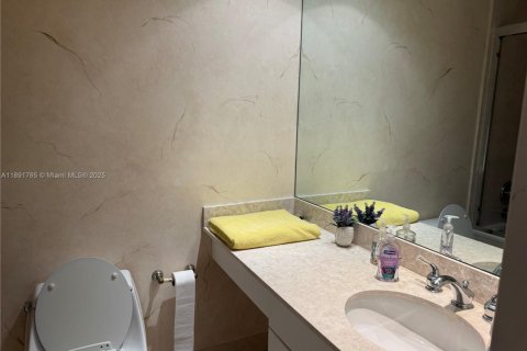 Condo in Bal Harbour, Florida, 3 bedrooms  № 1944941 - photo 29