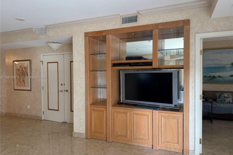 Condo in Bal Harbour, Florida, 3 bedrooms  № 1944941 - photo 10