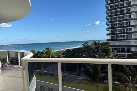Condo in Bal Harbour, Florida, 3 bedrooms  № 1944941 - photo 3