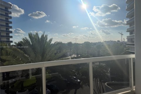 Condo in Bal Harbour, Florida, 3 bedrooms  № 1944941 - photo 18