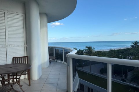 Condo in Bal Harbour, Florida, 3 bedrooms  № 1944941 - photo 4