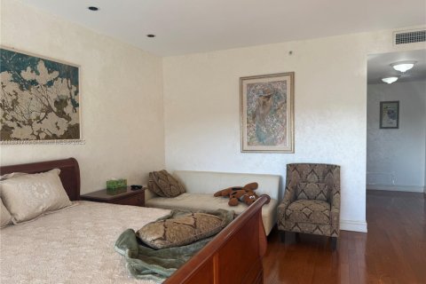 Condo in Bal Harbour, Florida, 3 bedrooms  № 1944941 - photo 15