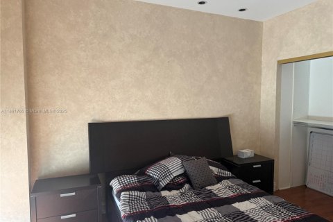 Condo in Bal Harbour, Florida, 3 bedrooms  № 1944941 - photo 21