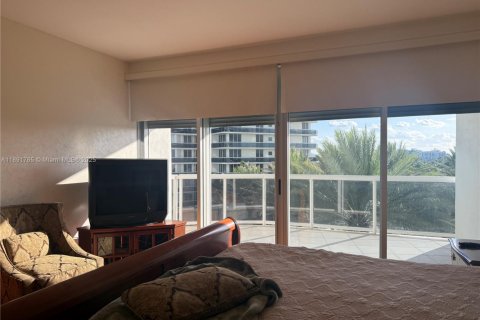 Condo in Bal Harbour, Florida, 3 bedrooms  № 1944941 - photo 13