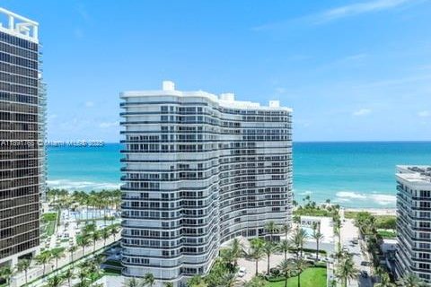 Condo in Bal Harbour, Florida, 3 bedrooms  № 1944941 - photo 1