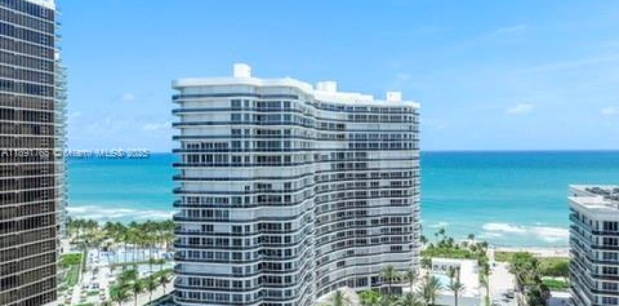 Condo in Bal Harbour, Florida, 3 bedrooms № 1944941