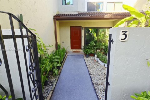 Townhouse in Miami, Florida 2 bedrooms, 100.15 sq.m. № 1955066 - photo 3