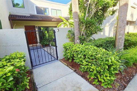 Townhouse in Miami, Florida 2 bedrooms, 100.15 sq.m. № 1955066 - photo 1