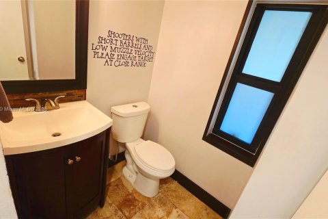 Townhouse in Miami, Florida 2 bedrooms, 100.15 sq.m. № 1955066 - photo 11