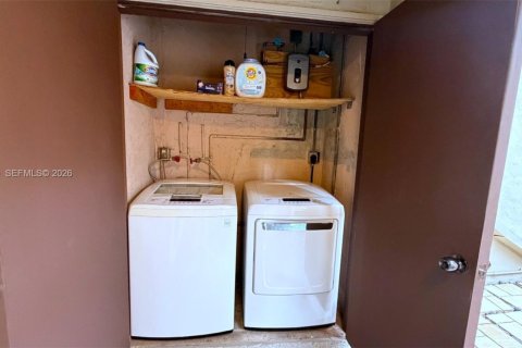 Townhouse in Miami, Florida 2 bedrooms, 100.15 sq.m. № 1955066 - photo 30