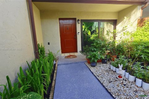 Townhouse in Miami, Florida 2 bedrooms, 100.15 sq.m. № 1955066 - photo 2