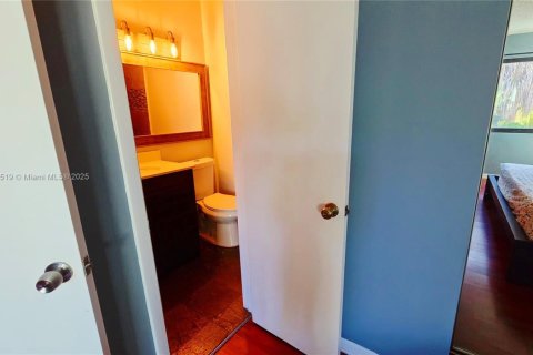 Townhouse in Miami, Florida 2 bedrooms, 100.15 sq.m. № 1955066 - photo 23