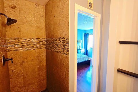 Townhouse in Miami, Florida 2 bedrooms, 100.15 sq.m. № 1955066 - photo 20