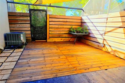Townhouse in Miami, Florida 2 bedrooms, 100.15 sq.m. № 1955066 - photo 26