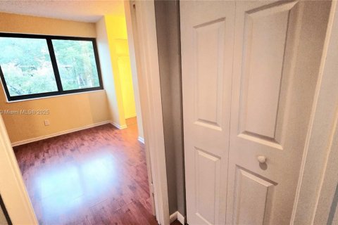 Townhouse in Miami, Florida 2 bedrooms, 100.15 sq.m. № 1955066 - photo 14