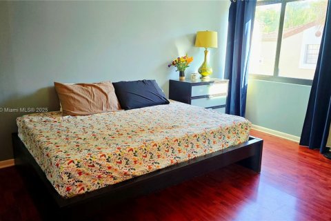 Townhouse in Miami, Florida 2 bedrooms, 100.15 sq.m. № 1955066 - photo 17