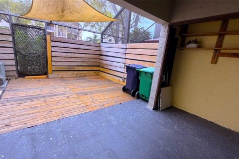 Townhouse in Miami, Florida 2 bedrooms, 100.15 sq.m. № 1955066 - photo 28