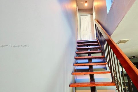 Townhouse in Miami, Florida 2 bedrooms, 100.15 sq.m. № 1955066 - photo 13