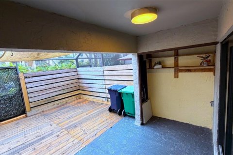 Townhouse in Miami, Florida 2 bedrooms, 100.15 sq.m. № 1955066 - photo 29