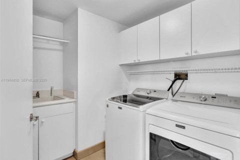 Condo in Aventura, Florida, 3 bedrooms  № 2027832 - photo 19