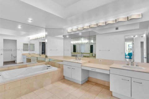 Condo in Aventura, Florida, 3 bedrooms  № 2027832 - photo 13