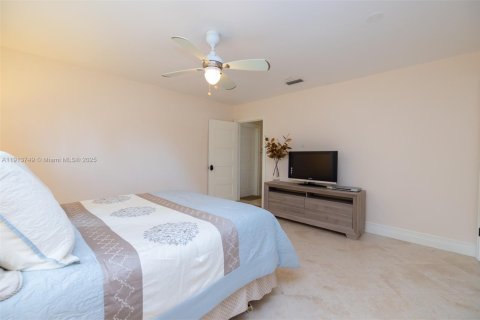 Купить виллу или дом в Пальметто-Бей, Флорида 4 спальни, 298.96м2, № 1969014 - фото 23