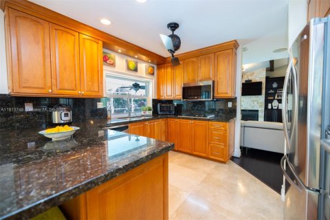 Купить виллу или дом в Пальметто-Бей, Флорида 4 спальни, 298.96м2, № 1969014 - фото 18