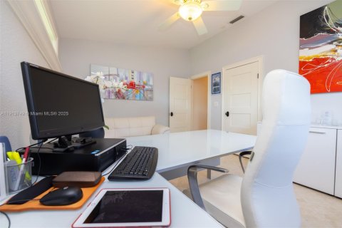 Купить виллу или дом в Пальметто-Бей, Флорида 4 спальни, 298.96м2, № 1969014 - фото 28