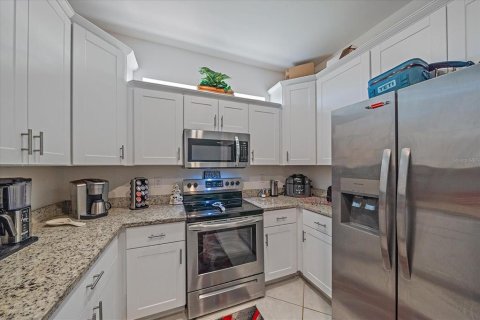 House in Port Charlotte, Florida 2 bedrooms, 146.88 sq.m. № 2152341 - photo 5