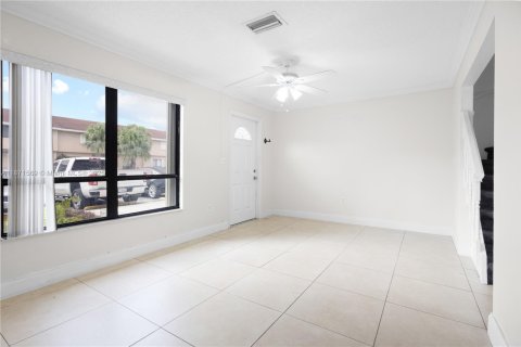 Touwnhouse à vendre à Miami, Floride: 2 chambres, 106.84 m2 № 1923890 - photo 8