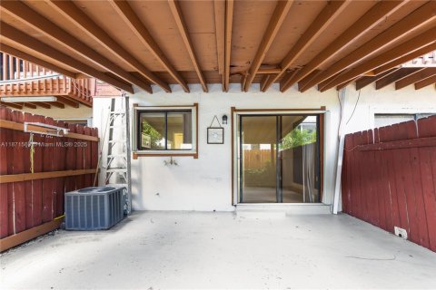 Touwnhouse à vendre à Miami, Floride: 2 chambres, 106.84 m2 № 1923890 - photo 19
