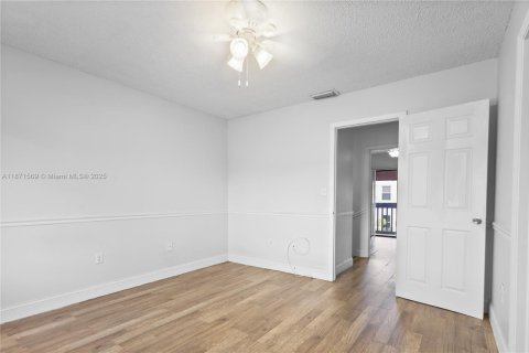 Touwnhouse à vendre à Miami, Floride: 2 chambres, 106.84 m2 № 1923890 - photo 23