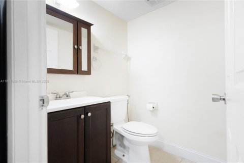Touwnhouse à vendre à Miami, Floride: 2 chambres, 106.84 m2 № 1923890 - photo 15