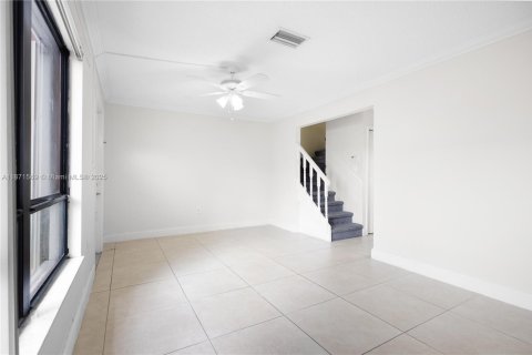 Touwnhouse à vendre à Miami, Floride: 2 chambres, 106.84 m2 № 1923890 - photo 7