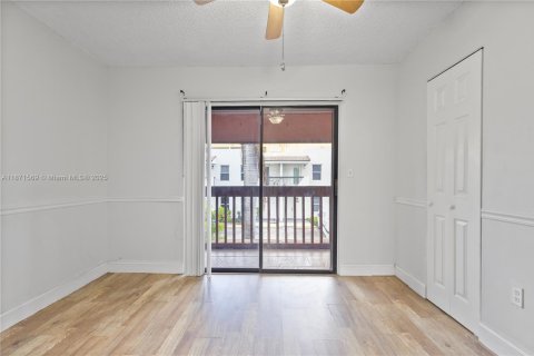 Touwnhouse à vendre à Miami, Floride: 2 chambres, 106.84 m2 № 1923890 - photo 28