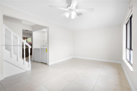 Touwnhouse à vendre à Miami, Floride: 2 chambres, 106.84 m2 № 1923890 - photo 6