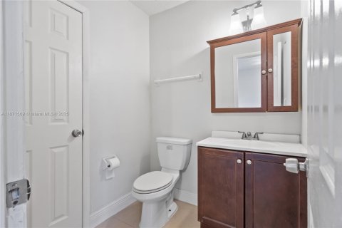 Touwnhouse à vendre à Miami, Floride: 2 chambres, 106.84 m2 № 1923890 - photo 24
