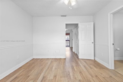 Touwnhouse à vendre à Miami, Floride: 2 chambres, 106.84 m2 № 1923890 - photo 22