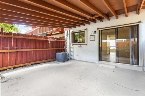Touwnhouse à vendre à Miami, Floride: 2 chambres, 106.84 m2 № 1923890 - photo 18